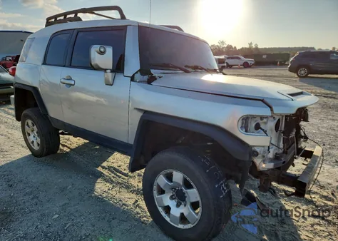 2007 Toyota Fj Cruiser z USA, uszkodzony, nr VIN JTEBU11F470099823